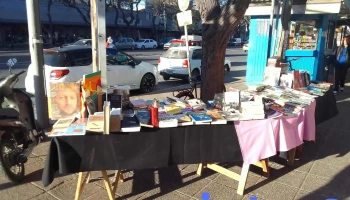 Vendedor Ambulante De Libros. - San Rafael