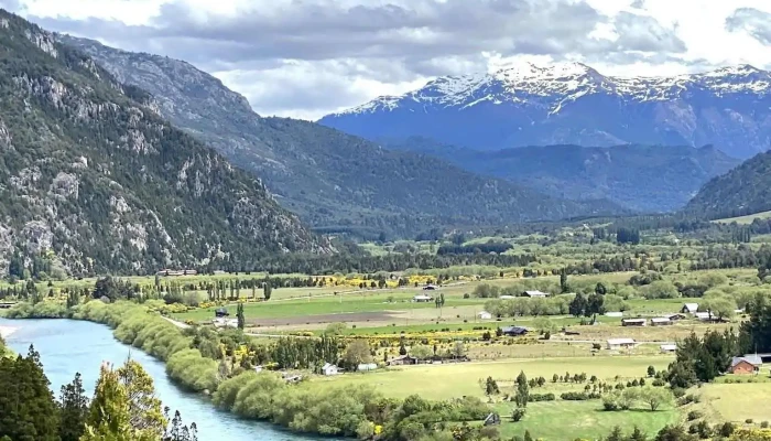 Paso Internacional Río Futaleufú - Trevelin